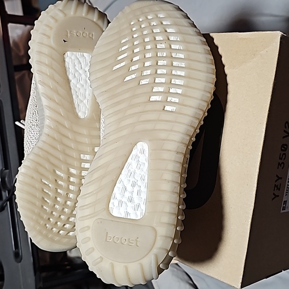 Yeezy 350, size 7, Slate - Picture 4 of 4